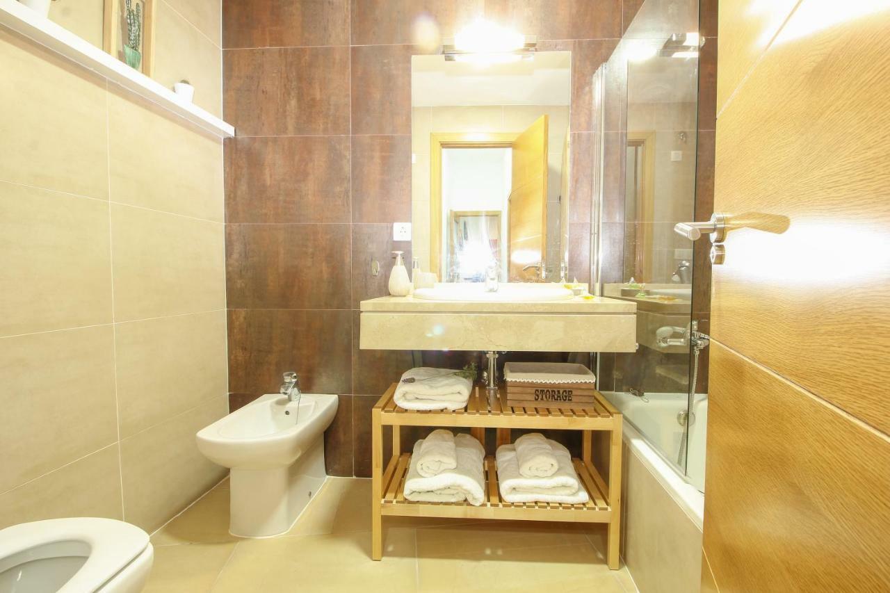 Apartamento San Julian Севиля Екстериор снимка