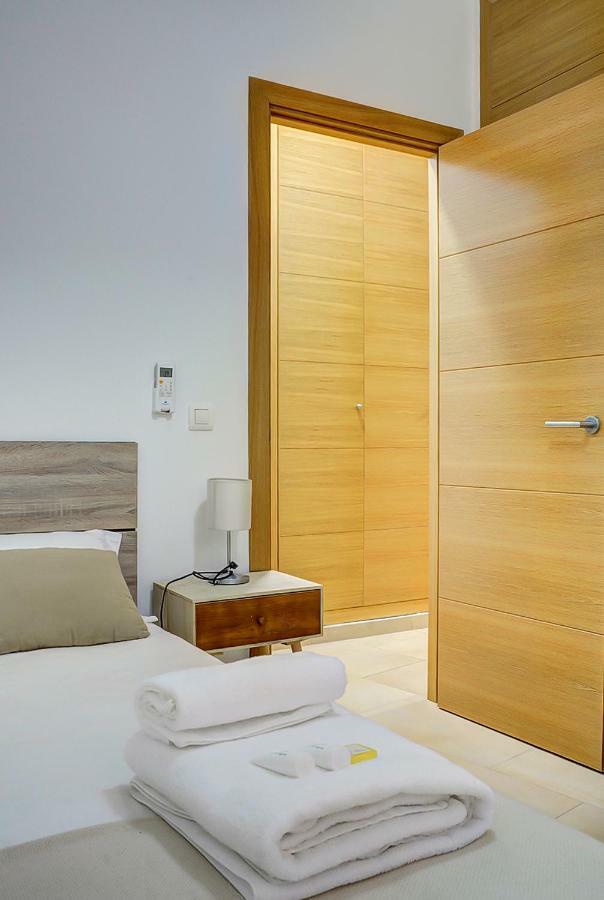 Apartamento San Julian Севиля Екстериор снимка